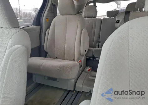 2012 Toyota Sienna Le z USA, uszkodzony, nr VIN 5TDKK3DC0CS203156